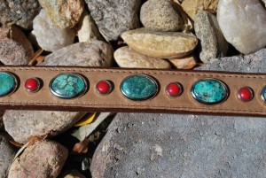 Alternating turquoise oval stones with round coral collar